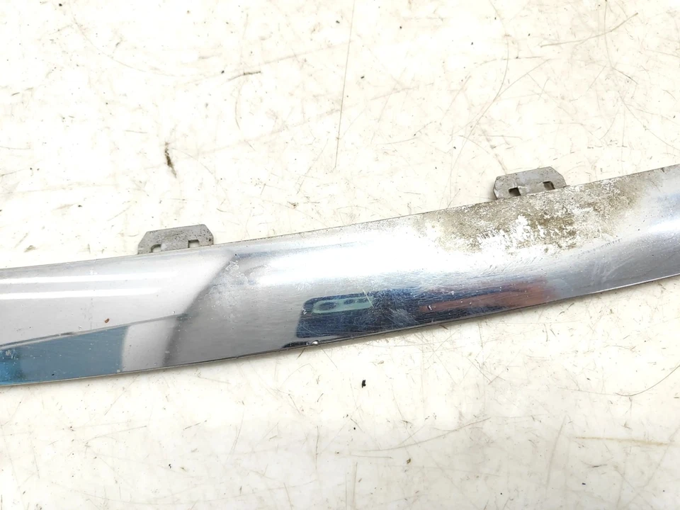 PEUGEOT 607 2.2 HDI 98KW 2005 FRONT BUMPER LOWER CHROME TRIM MOLDING 9649005477 - Image 3 of 4