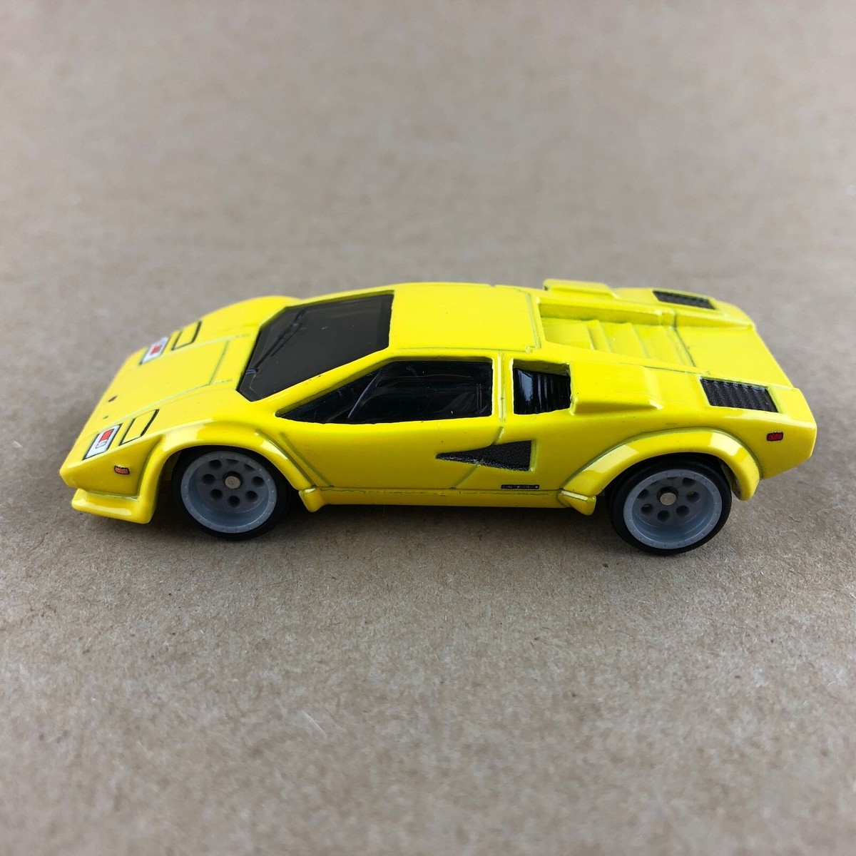 Hot Wheels Premium Spettacolare Lamborghini Countach LP 5000 QV 1