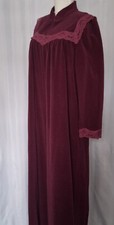 Vtg 60s Vanity Fair Size M Velvety Robe Bathrobe Long Lace trim Burgundy zip up
