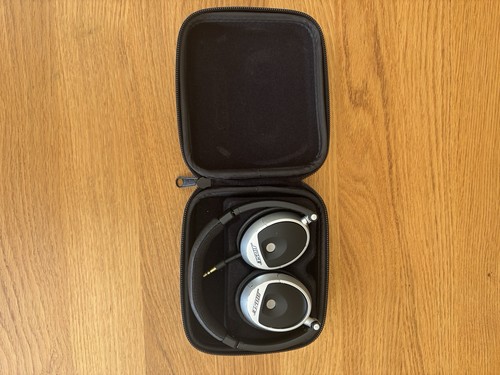 Bose Overear Headphones - Picture 4 of 5