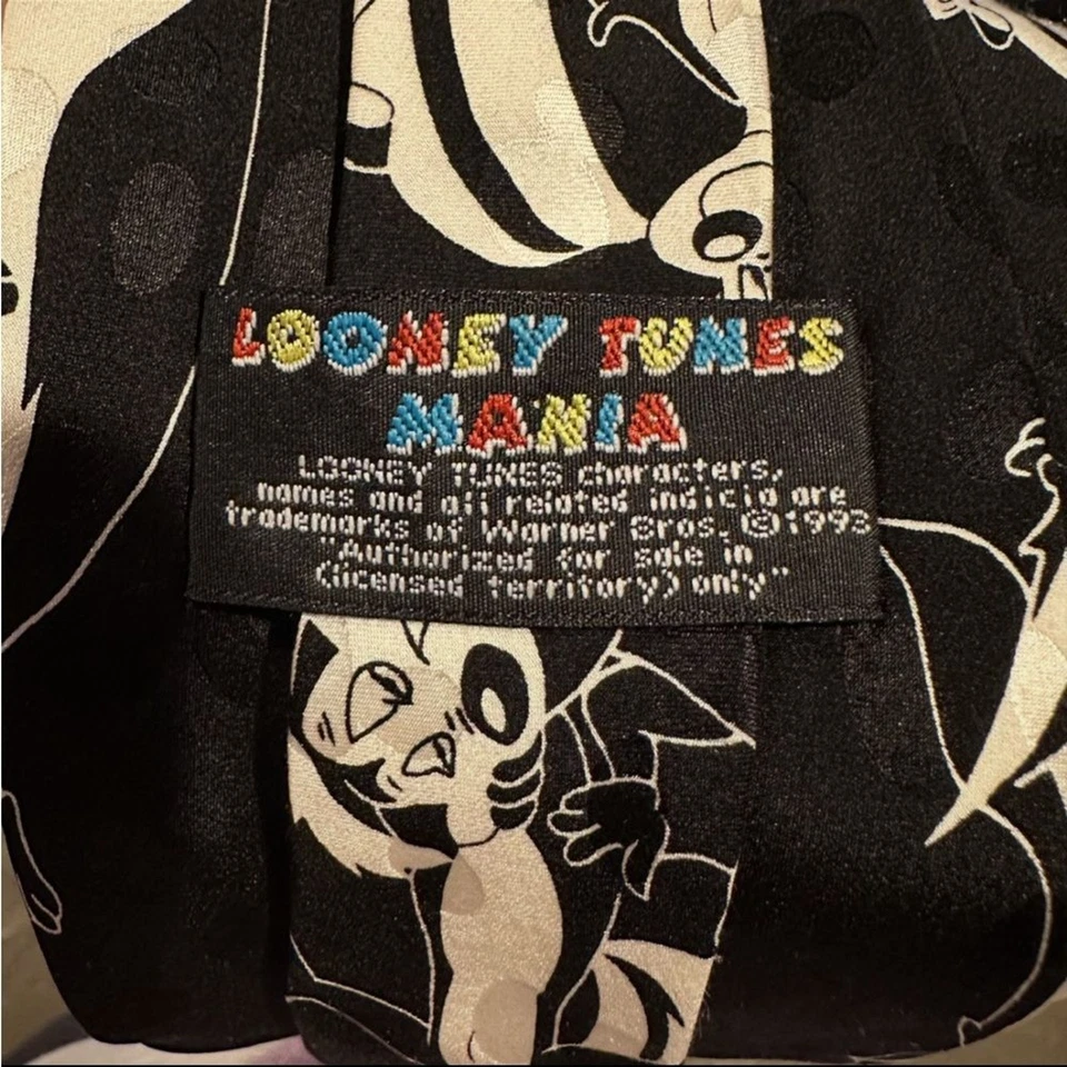 Vintage 1993 Looney Tunes Mania 100% Silk Tie - Pepe Le Pew Skunk - Image 2 of 3