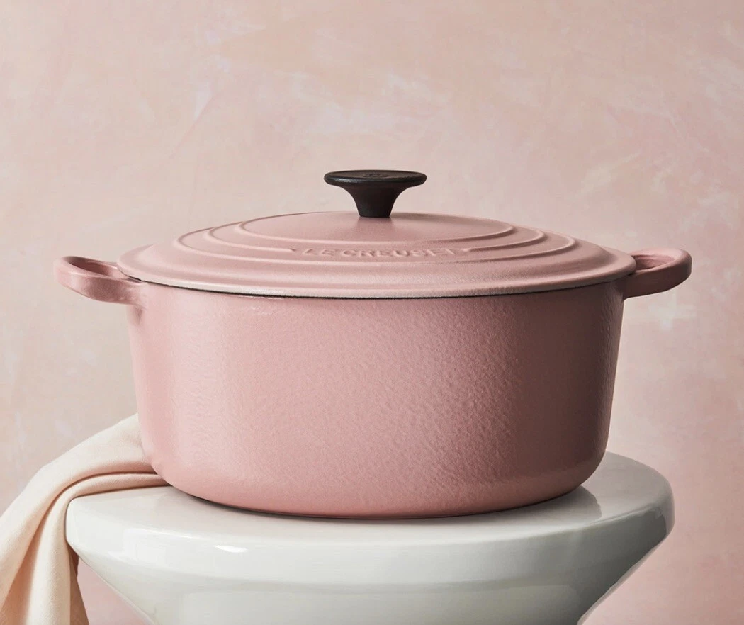 NEW IN BOX CLASSIC LE CREUSET SUGAR MATTE PINK CAST IRON DUTCH OVEN 5.5 QT