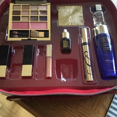 Estée Lauder Gift 8 Pieces, One  Piece Is DEFECTIVE 