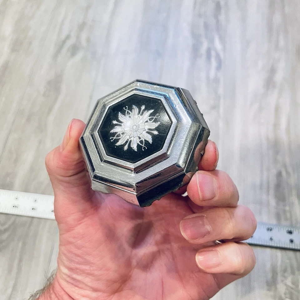 80 - 86 PONTIAC BONNEVILLE PARISIENNE TRUNK LOCK COVER Flipper 20043988 20171800 - Изображение 2 из 4