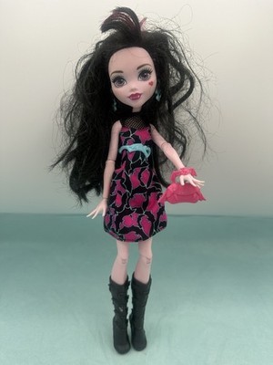 Draculaura Doll G2 Welcome to Monster High, Monstrous Rivals Mattel Boots Purse