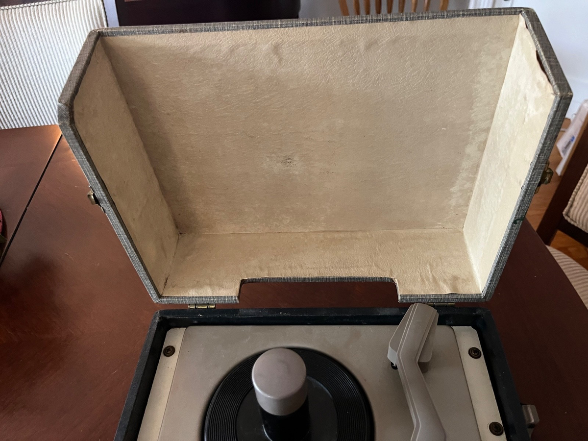 Elvis Presley RARE RCA 7-EP-45 Record Player in AS IS non working