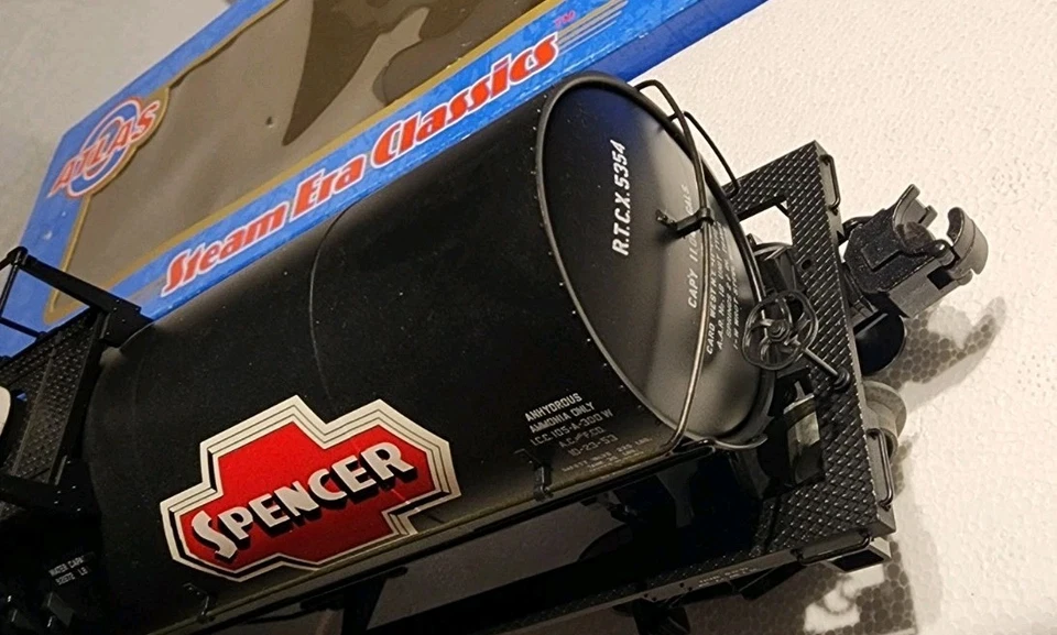 Atlas O Scale 11,000 Gallon Tank Car Spencer Chemical #5354 - Image 3 of 4