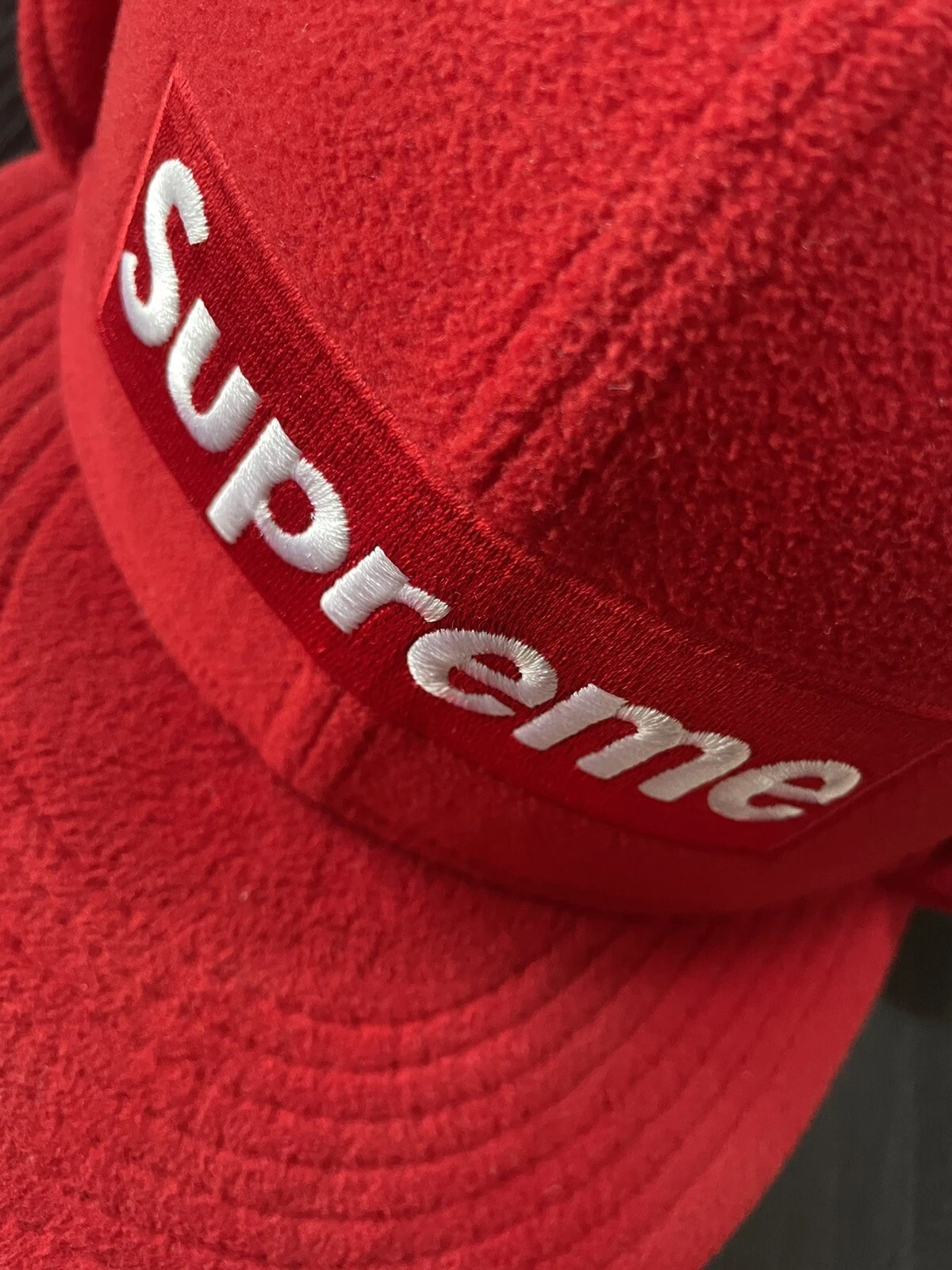 Chapeau polartec suprême logo boîte rouge