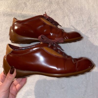 Tod's womens lace up oxford driving shoe in brown/ burgundy size 