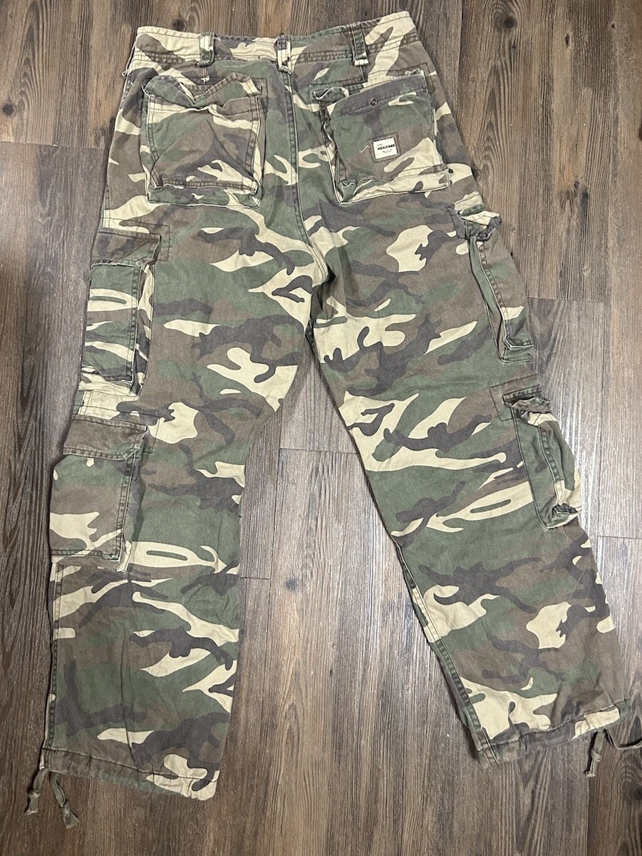 Vintage Abercrombie & Fitch Camo Cargo Pants Size S (30-33 Vintage Abercrombie & Fitch Camo Cargo Pants Size S (30-33
