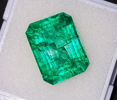 Émeraude Naturelle 9+ Carats Certifiée - Coupe émeraude, Origine Colombie, Certificat GGL Gratuit
