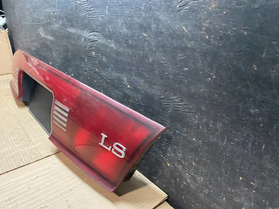 1997 年至 2004 年别克富豪中心后备箱盖尾灯原始设备制造商 v3388 DG — 第 2/4 张图片