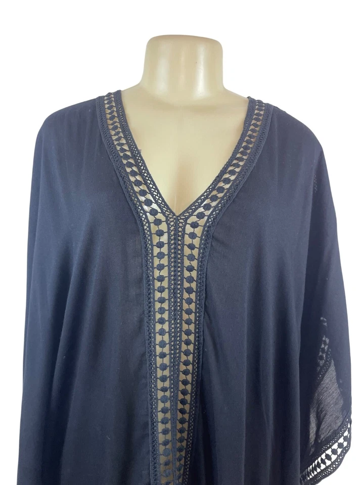 Poncho Tommy Bahama negro con ribete de ganchillo para mujer talla S/P Foto 4 de 4