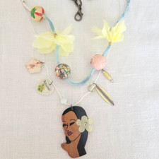 COLLANA LUNGA LES NEREIDES VINTAGE DOPPIO FILO RAGAZZA HAWAIANA PERLINE E CHARMS