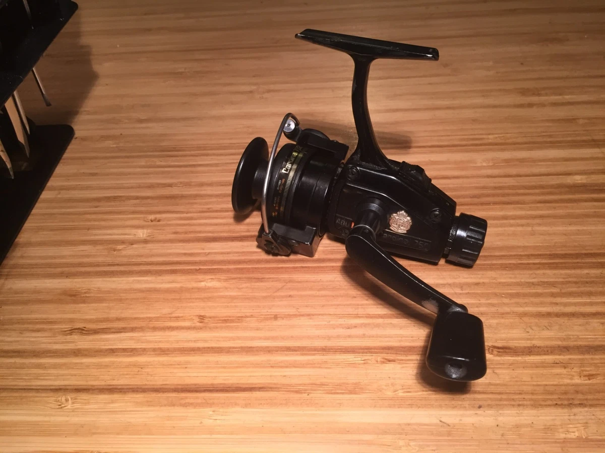Vintage Abu Garcia Cardinal 752 Spinning Reel – Looks Good–VERY