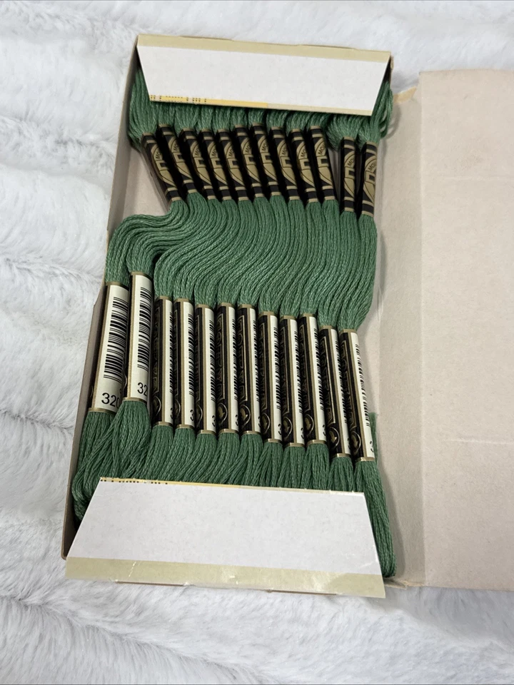 Vintage DMC Moline Special 25 France Box Of 12 Cotton Skeins Green 320 - Image 2 of 4