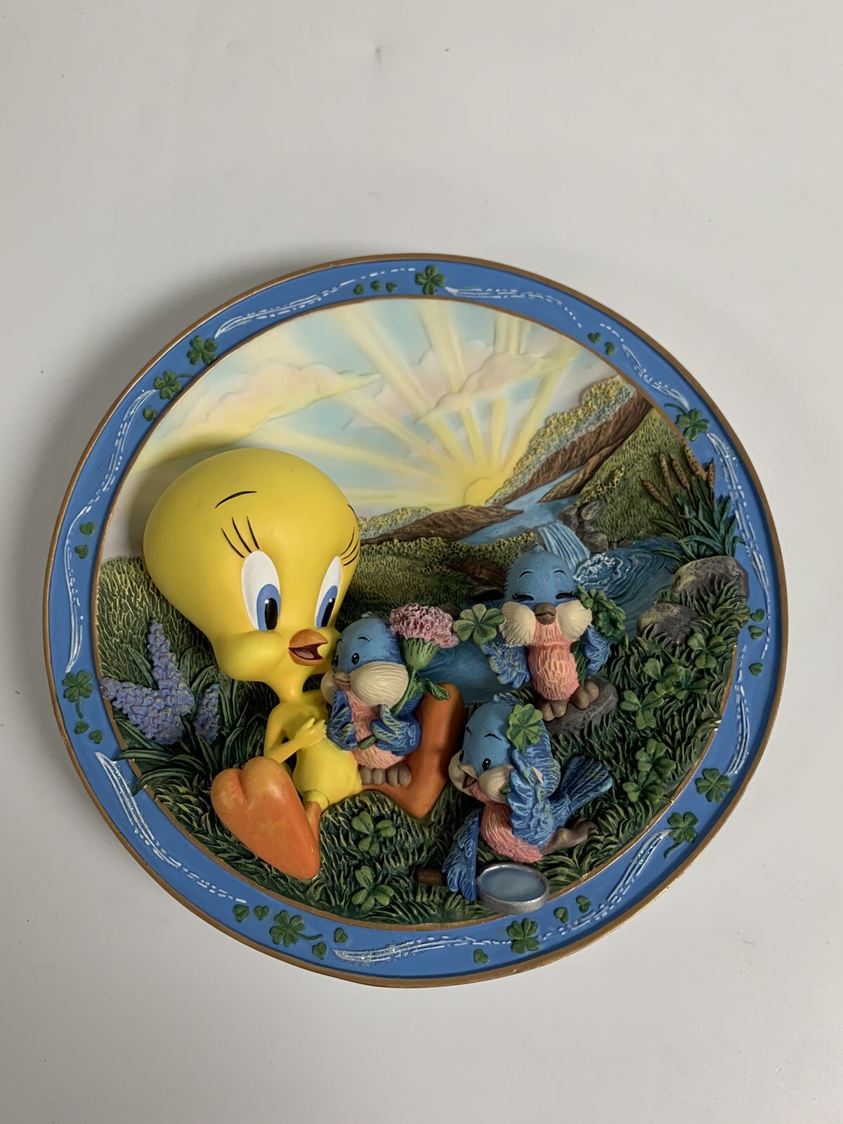 1999 Bradford Exchange "Looking all over for 4 Leaf Clovers" Tweety LE 3D Plate - Picture 2 of 5