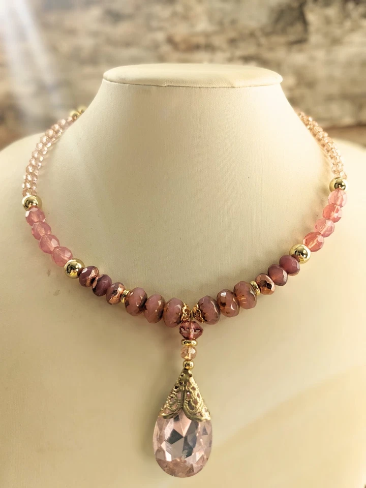 粉色蛋白石玻璃和粉红色冰施华洛世奇吊坠黄金项链/项圈