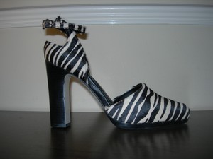 next signature heels