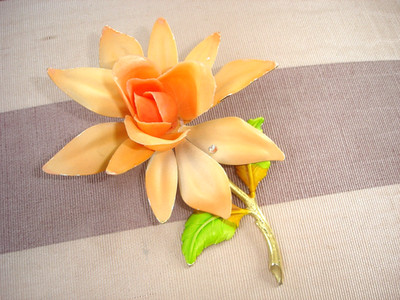 Vintage Lovely Peach Orange 4 Inch Long With Stem 3-D Flower Pin Brooch