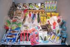 90pc FISHING LURE ASSORTMENT MULTIPLE SIZE WEIGHT & TYPE MINNOWS FROGS CRAWS NEW