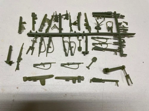 Marx original Battleground playset green accessory sprue