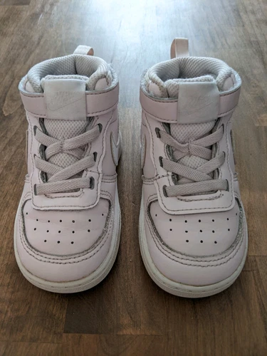 Scarpe da ginnastica Nike rosa chiaro alte da bambina taglia 7C