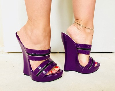 model sandal high heels