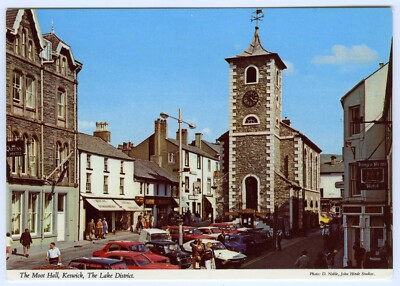 J Hinde Postkarte 70er Jahre Autos in Moot Hall Keswick Stadtzentrum unbespielt