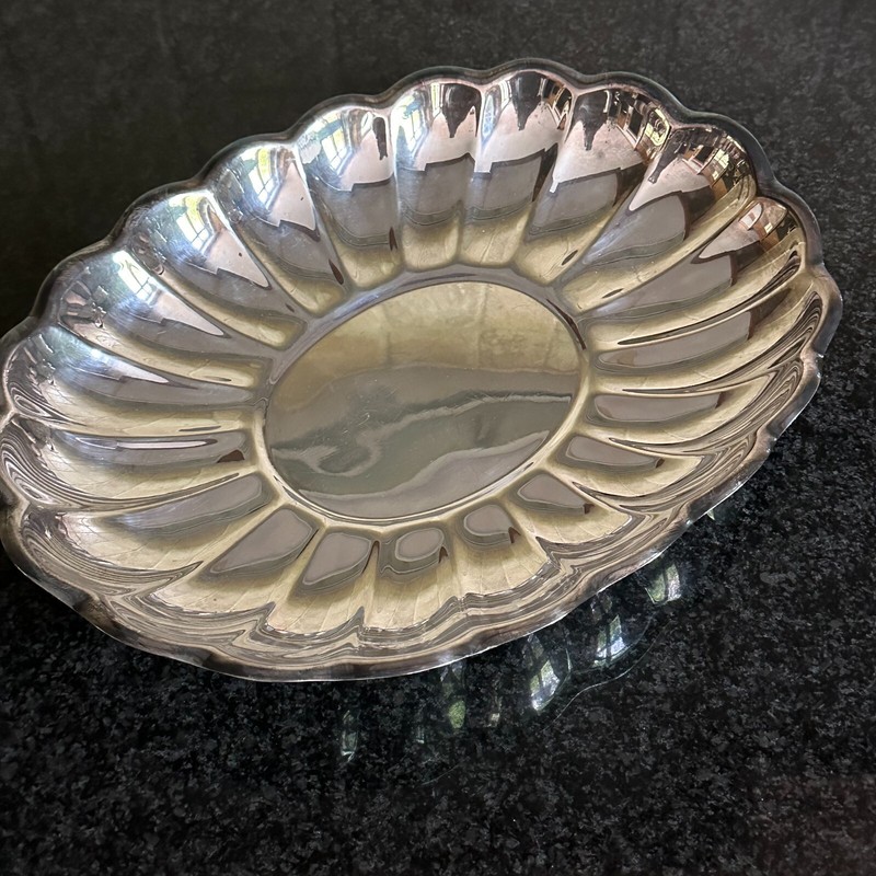 Vintage Reed & Barton Holiday 110 Silver plate Scalloped Oval Bowl Platter 15x11