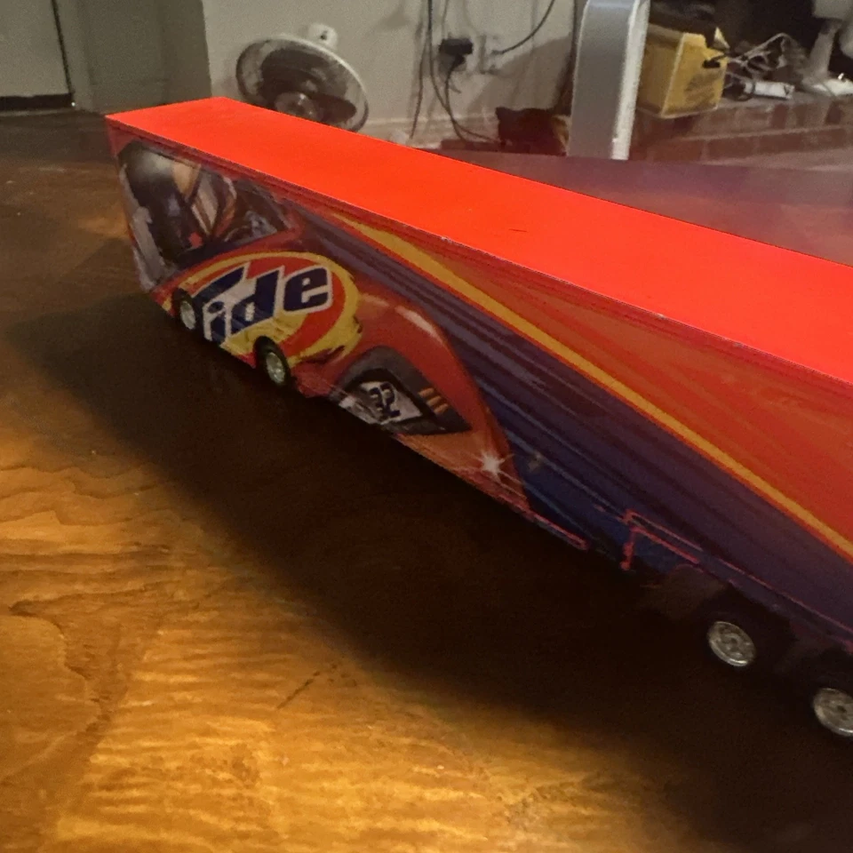 RARO 2003 NASCAR - Tide Transporter / Hauler - Ricky Craven #32 - 1/43 Foto 2 de 4