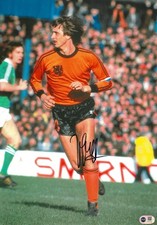 JOHAN CRUYFF SIGNED NETHERLANDS 18x12 PHOTOGRAPH (ACG CERT AG16566)