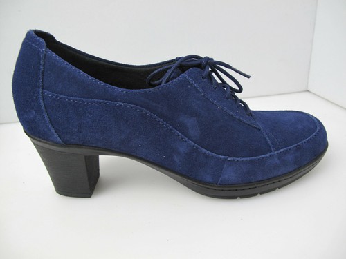 Clarks Pumps Size 10 M Blue Bendables 