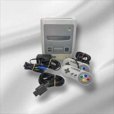 SUPER NINTENDO ENTERTAIMENT SYSTEM - SNES - HEIMKONSOLE - PAL - 2X CONTROLLER!
