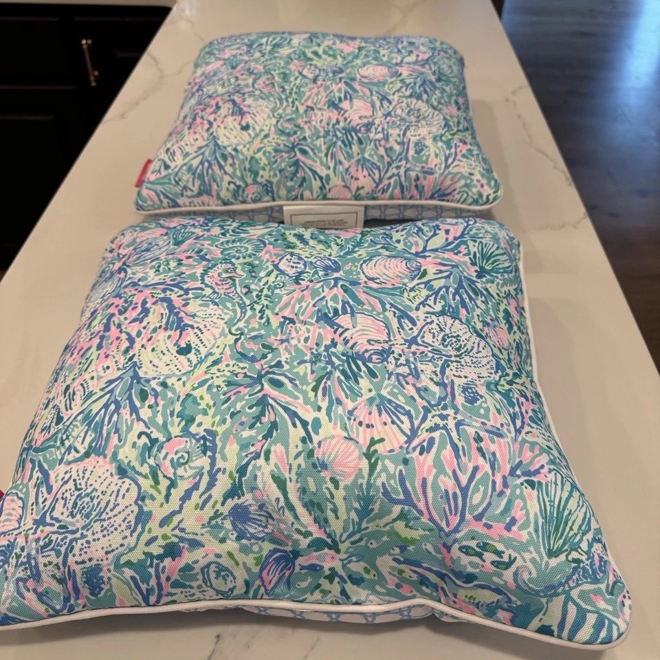 Lilly Pulitzer NWOT Soleil It On Me Indoor Outdoor square Pillow Set Of 2!! - Image 2 of 4