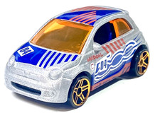 2018 HOT WHEELS Fiat 500 2013 Fiat 500 Logo Special HW Daredevils Used AS IS
