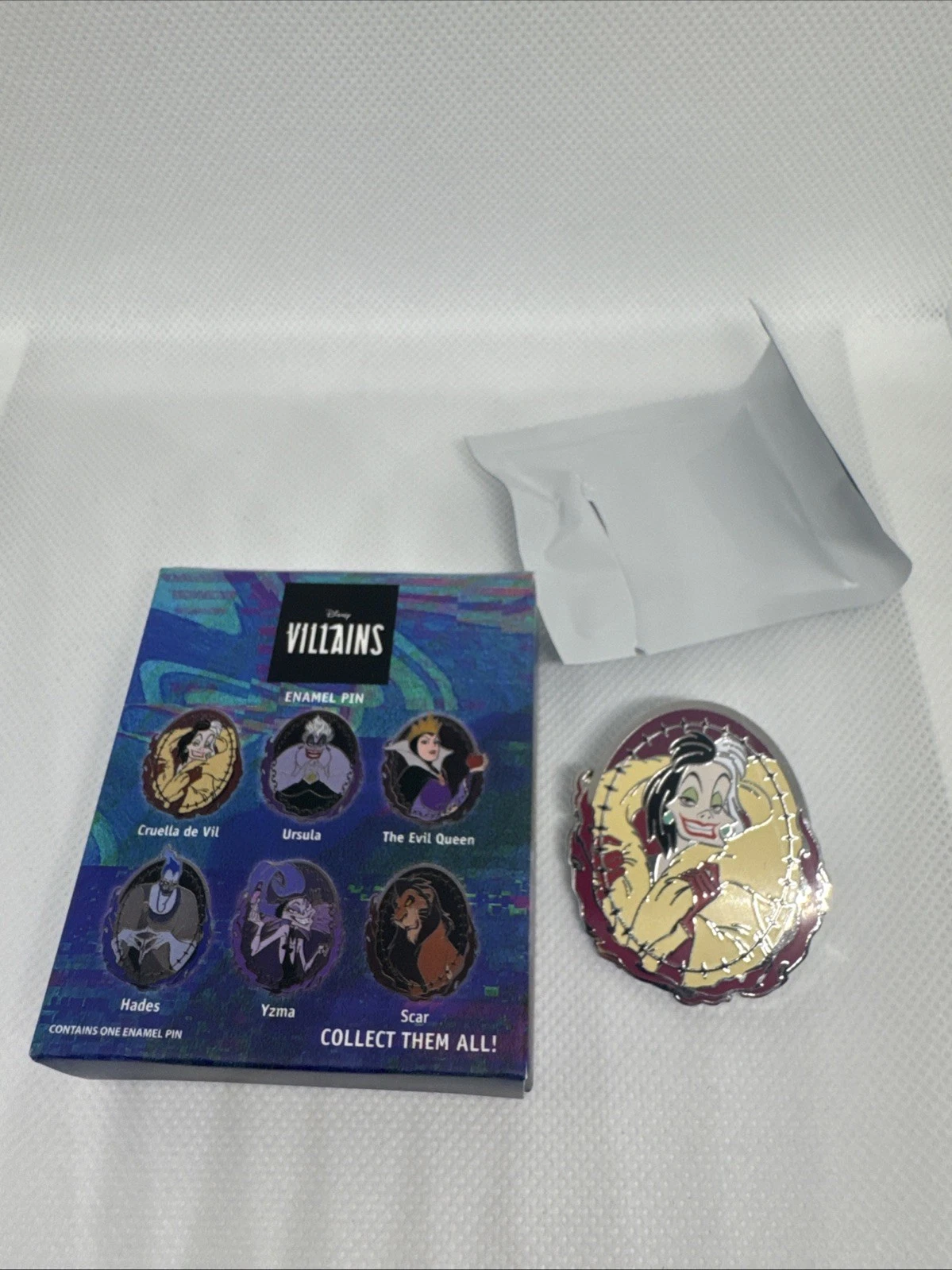 Disney Villains Portrait Enamel Pin Hot Topic Exclusive - Cruella De Vil