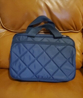 Avon New Product Carry All Bag Quilted Navy Nylon loads of Compartments  Makeup
