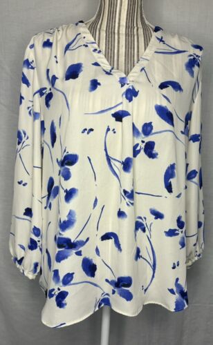 Adrienne Vittadini Large White and Blue Floral 3/4