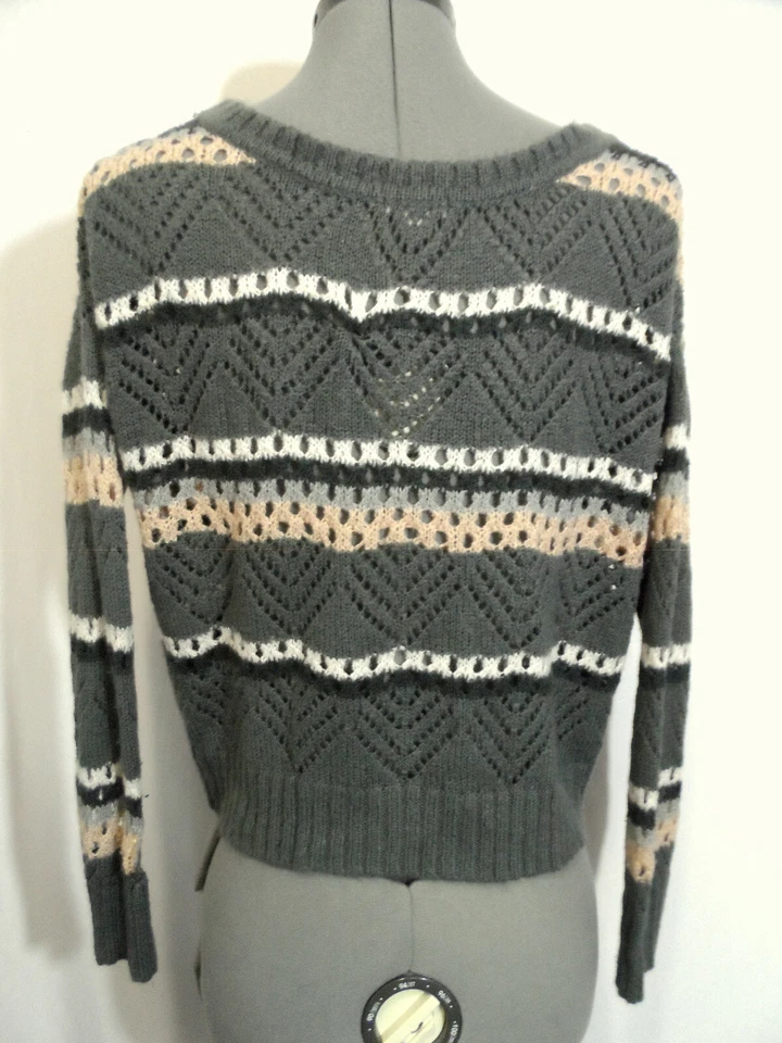 XHILARATION Suéter Top S Gris Rosa Cuchara Punto Transparente Frontal Corto Ligero LS Foto 4 de 4