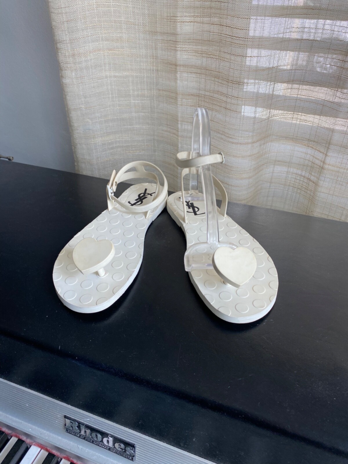 YSL Yves Saint Laurent Biarritz bianchi perizoma sandali cuore piatti caviglia str