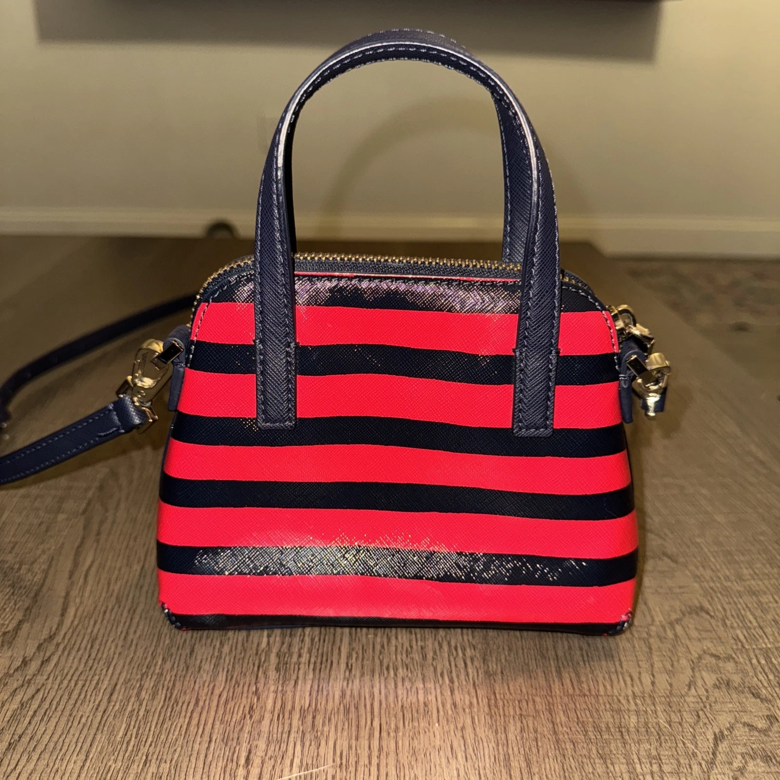 Borsa a tracolla Kate Spade New York Julia Street Mini Maise blu navy e righe rosse