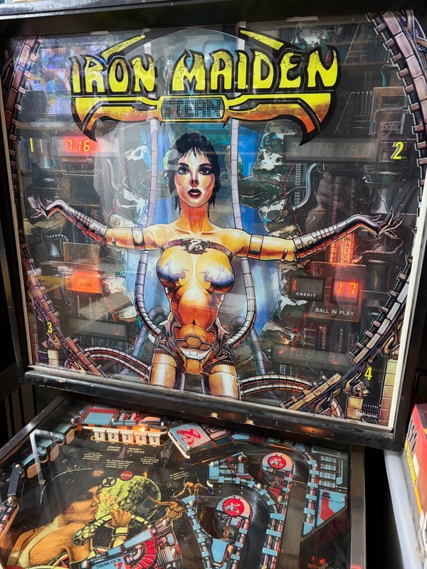 1982 STERN IRON MAIDEN PINBALL MACHINE IN GOOD WORKING CONDITION