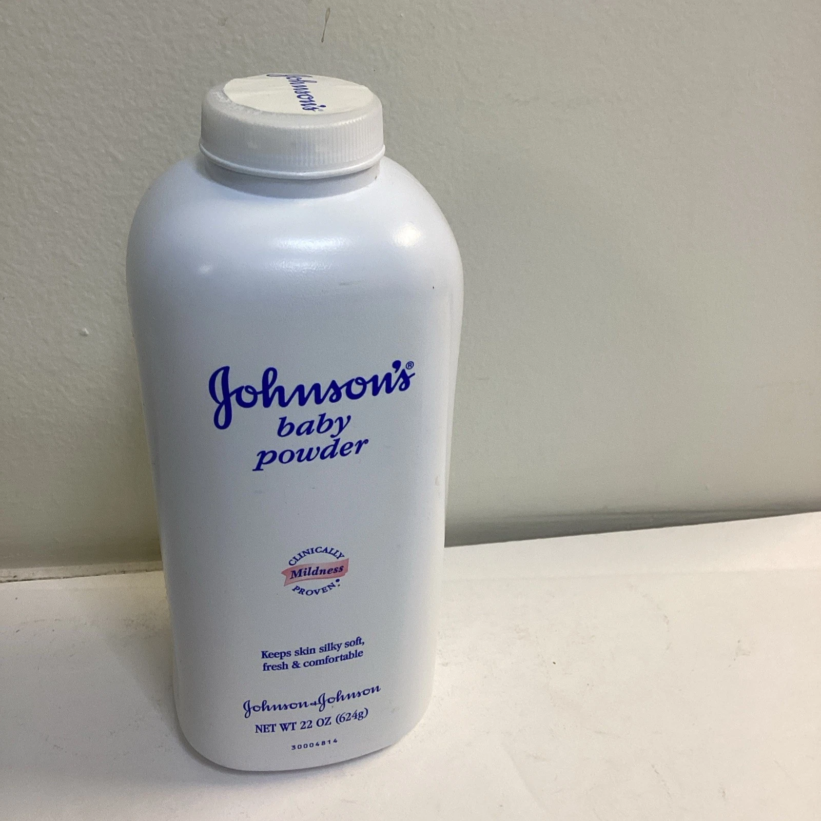 Johnsons & Johnsons Original Formula 1994 Talc Baby Powder 22 oz Full
Opens in a new window or tab