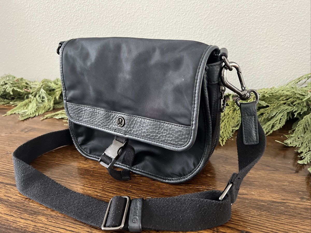 lululemon ブラック バッグ NEW Lululemon Mini Shoulder Crescent Hobo Bag 4L Black | eBay