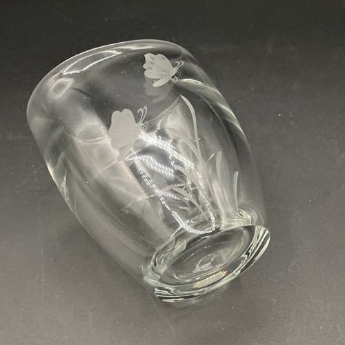 Vaso Art Decò in vetro trasparente spesso - farfalle ed erba incise e smerigliate - Foto 3 di 6