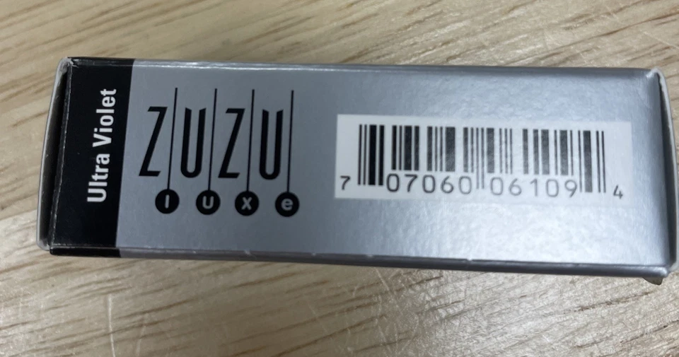 Zuzu Luxe 唇彩天然超保湿唇膏,[紫罗兰] 0.13 盎司 — 第 4/4 张图片