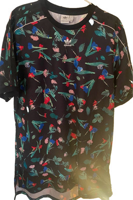 schönes Kleid mit floralem Muster  von adidas   - neuwertig