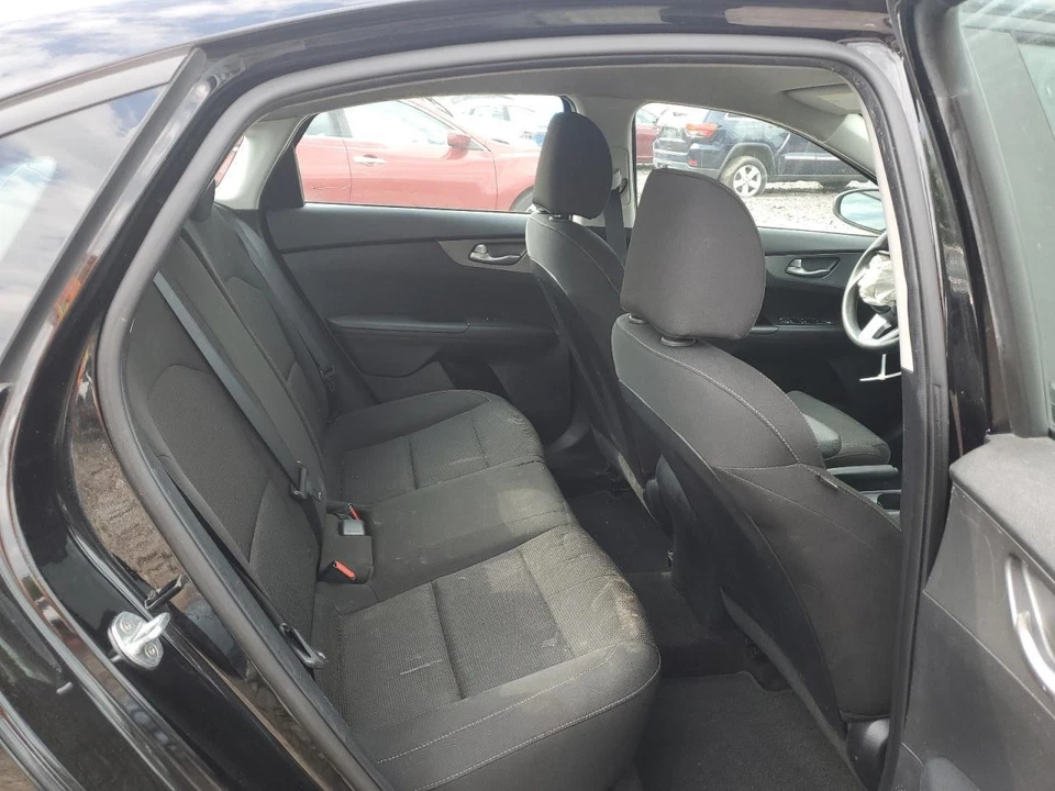 Used Rear Right Door Assembly Rear Side fits: 2021 Kia Forte Sedan Rear Right Gr Foto 3 de 4