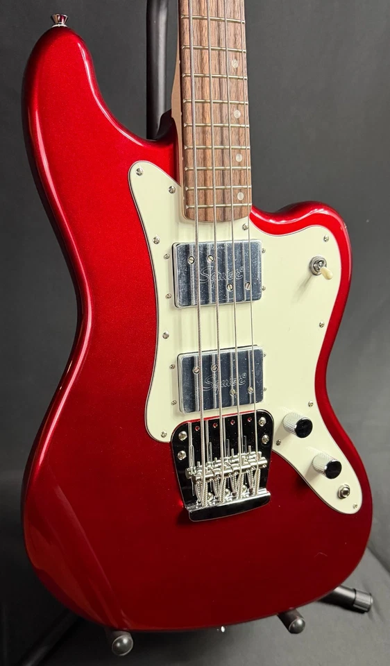 Bajo Squier Paranormal Rascal de 4 cuerdas acabado rojo manzana caramelo Foto 3 de 4